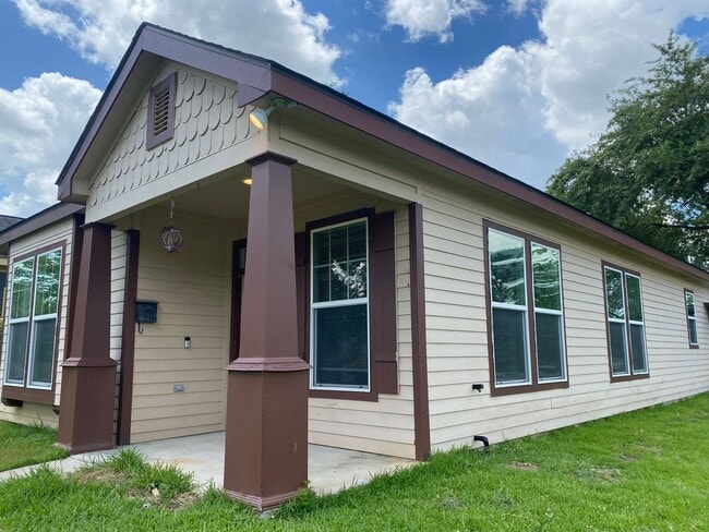 2310 Rusk St in Beaumont, TX - Building Photo - Building Photo