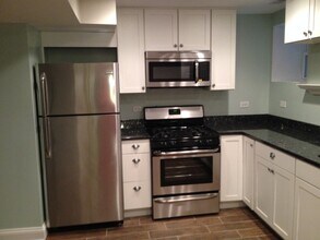919 W Newport Ave, Unit Garden in Chicago, IL - Building Photo - Building Photo