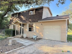 850 Riviera Dr, Unit 405 in Canyon Lake, TX - Building Photo