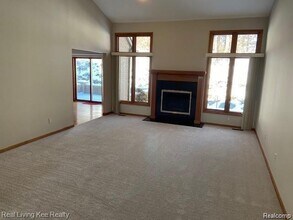 1809 Cloverdale Dr in Rochester, MI - Building Photo - Building Photo