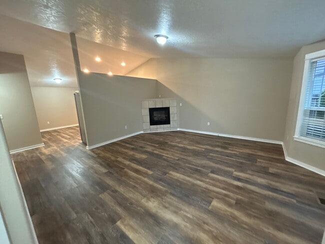 4023 Spring Ave NE in Albany, OR - Building Photo - Building Photo