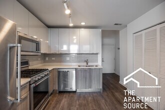 930 W Dakin St, Unit 3 in Chicago, IL - Foto de edificio - Building Photo