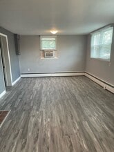 7242 Kindler Rd, Unit 1 in Columbia, MD - Foto de edificio - Building Photo