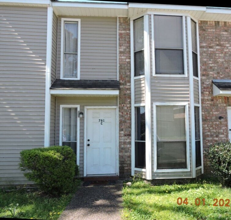 761 E Boyd Dr in Baton Rouge, LA - Building Photo