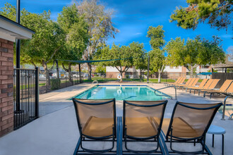 Ponderosa Ranch in Tempe, AZ - Foto de edificio - Building Photo