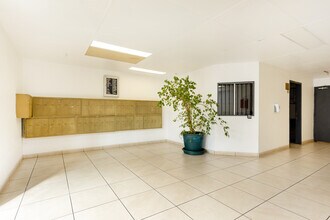 750 S. Carondelet St. in Los Angeles, CA - Building Photo - Lobby