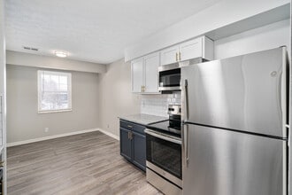 101 N High St, Unit B3 in Gahanna, OH - Building Photo - Building Photo
