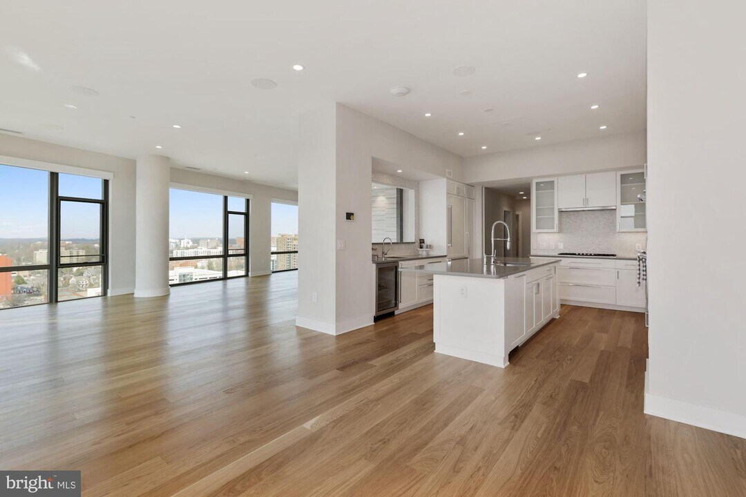 4960 Fairmont Ave-Unit -PH3 in Bethesda, MD - Building Photo