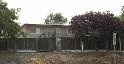 221 Sunset Dr in Antioch, CA - Building Photo - Building Photo