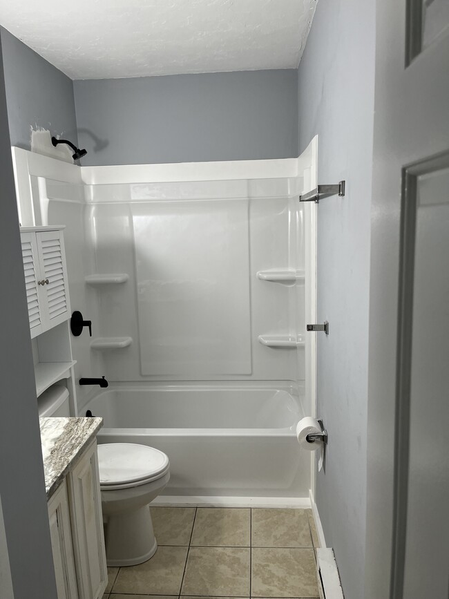 85 Riverview Pl, Unit 85D riverview place in Southbridge, MA - Foto de edificio - Building Photo