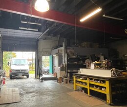 4719 Clinton Ave in Cleveland, OH - Foto de edificio - Building Photo