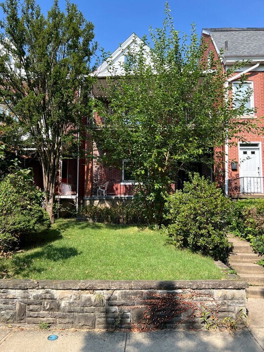 228 S Pacific Ave in Pittsburgh, PA - Building Photo