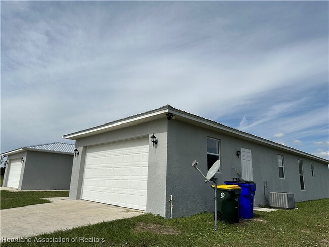 8187 Cozumel Ln in Sebring, FL - Building Photo - Building Photo