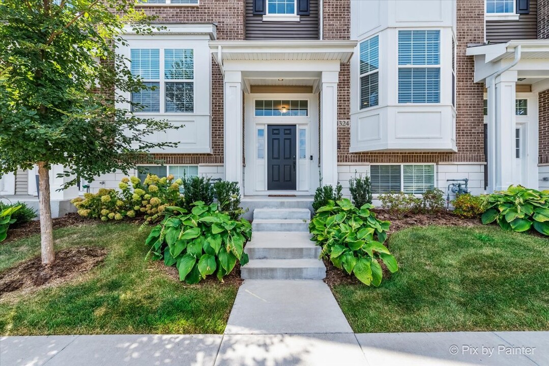 4324 Monroe Ave in Naperville, IL - Building Photo