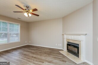 422 Marsh Lake Rd SE in Lawrenceville, GA - Foto de edificio - Building Photo
