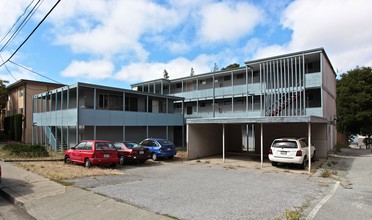 Bel-clair Apartments in Belmont, CA - Building Photo - Building Photo