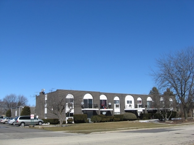 Orchard Apartments in Mundelein, IL - Foto de edificio - Building Photo