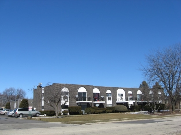 Orchard Apartments in Mundelein, IL - Building Photo - Building Photo