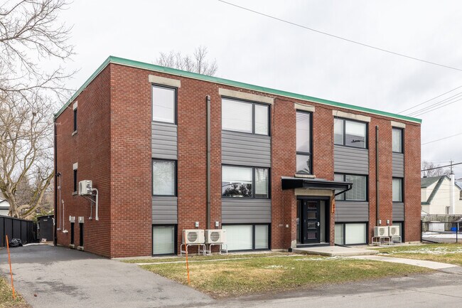 695 Morgan St in Ottawa, ON - Building Photo - Building Photo
