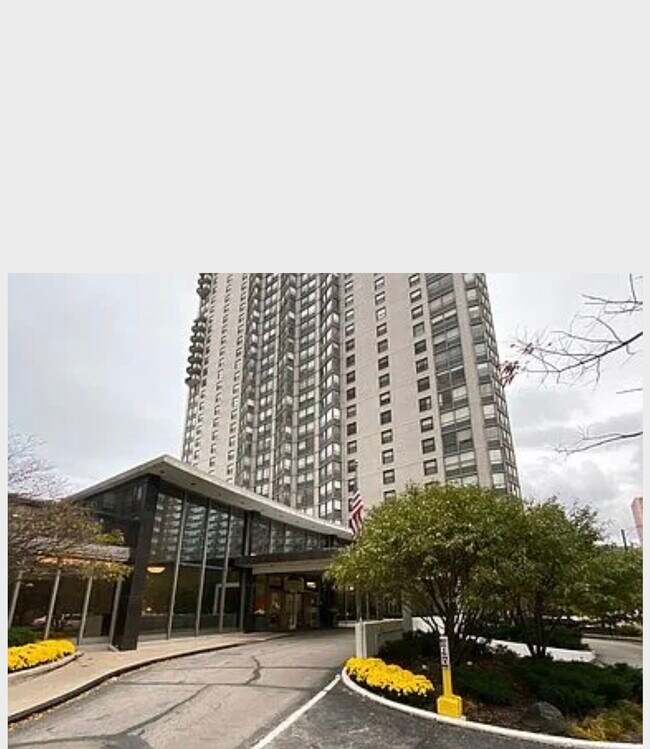 5701 N Sheridan Rd, Unit 5S in Chicago, IL - Foto de edificio - Building Photo