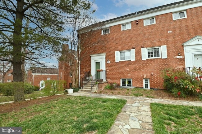 3309 Martha Custis Dr in Alexandria, VA - Foto de edificio - Building Photo