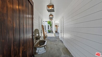 30718 Pacific Coast Hwy in Malibu, CA - Building Photo - Building Photo