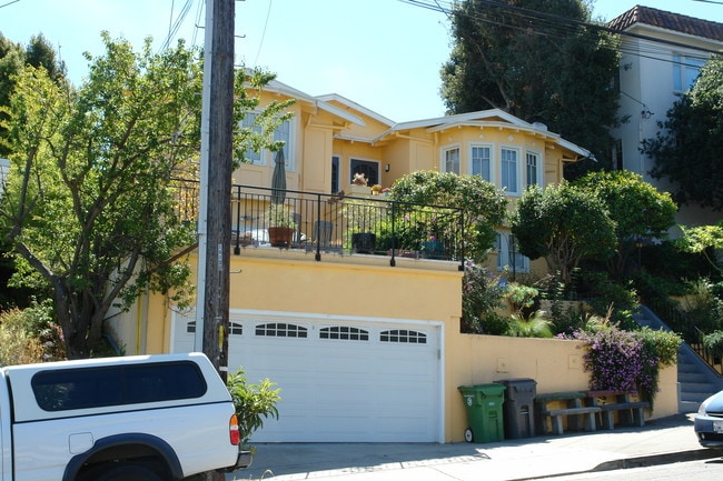 112-114 Monte Cresta in Oakland, CA - Foto de edificio - Building Photo