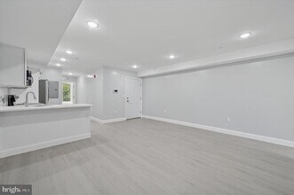 2405 Ridge Ave in Philadelphia, PA - Building Photo - Building Photo