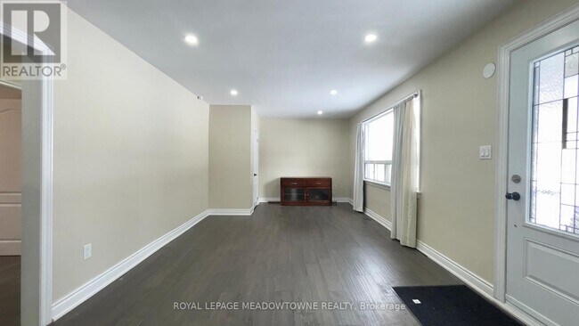 4 Keats Ave in Halton Hills, ON - Building Photo - Building Photo