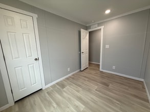 15923 S Flores Rd in San Antonio, TX - Foto de edificio - Building Photo