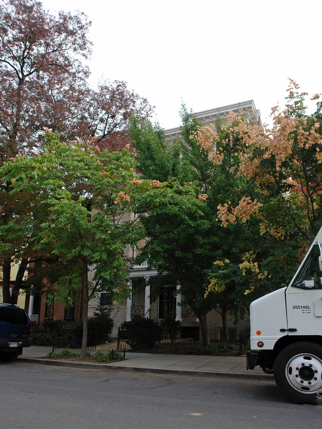 1603 19th St NW in Washington, DC - Foto de edificio - Building Photo