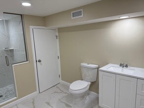 593 Elm Ave in Saddle Brook, NJ - Building Photo - Building Photo