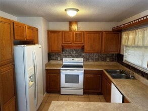 7107 Arab Ct in North Port, FL - Building Photo - Building Photo