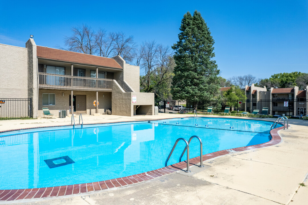 Sherwood Forest Apartments in Council Bluffs, IA - Foto de edificio