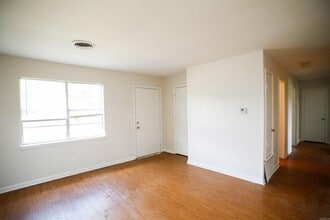 2406 Belmoor Ave in Pine Bluff, AR - Building Photo - Building Photo