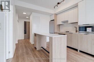 1007 The Queensway in Toronto, ON - Building Photo - Building Photo