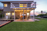 8013 Hollywood Way in Sun Valley, CA - Building Photo - Building Photo