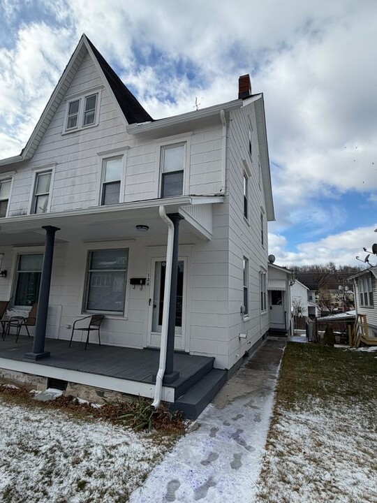 134 N Walnut St in Bath, PA - Building Photo