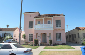 1020 W 64th St in Los Angeles, CA - Foto de edificio - Building Photo
