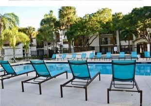 550 S Park Rd in Hollywood, FL - Building Photo - Building Photo