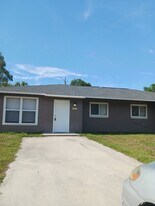 4151 Pine Drop Ln in North Fort Myers, FL - Building Photo