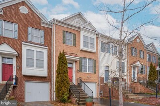 2570 Oak Tree Ln in Woodbridge, VA - Building Photo - Building Photo