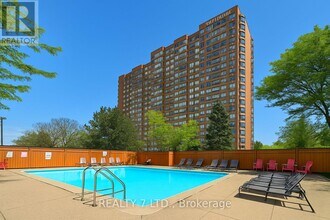 1270 Maple Crossing Blvd in Burlington, ON - Building Photo - Building Photo