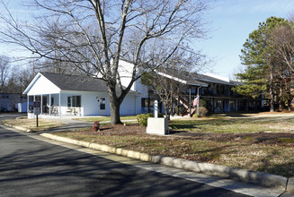 Cary Central Apartments in Cary, NC - Foto de edificio - Building Photo