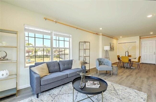 327 Pine St in Pawtucket, RI - Foto de edificio - Building Photo