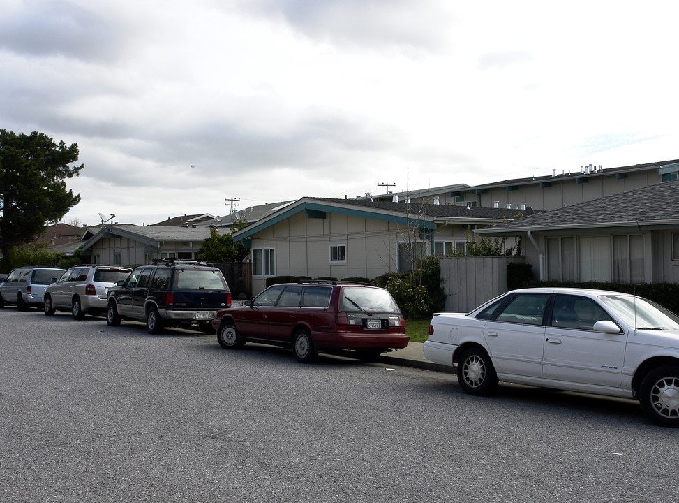 1829 El Parque Ct in San Mateo, CA - Building Photo