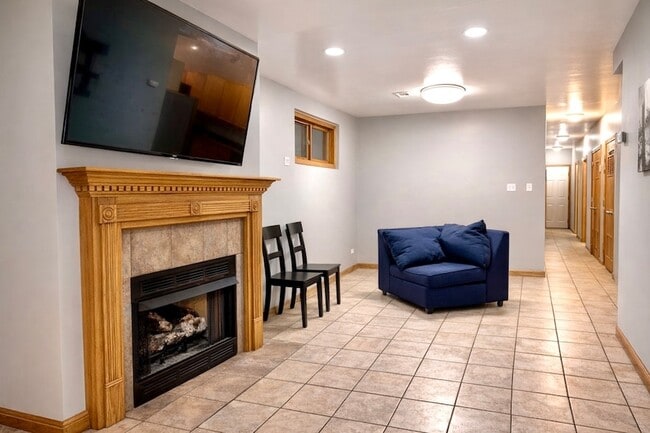 5848 S Prairie Ave, Unit G in Chicago, IL - Foto de edificio - Building Photo