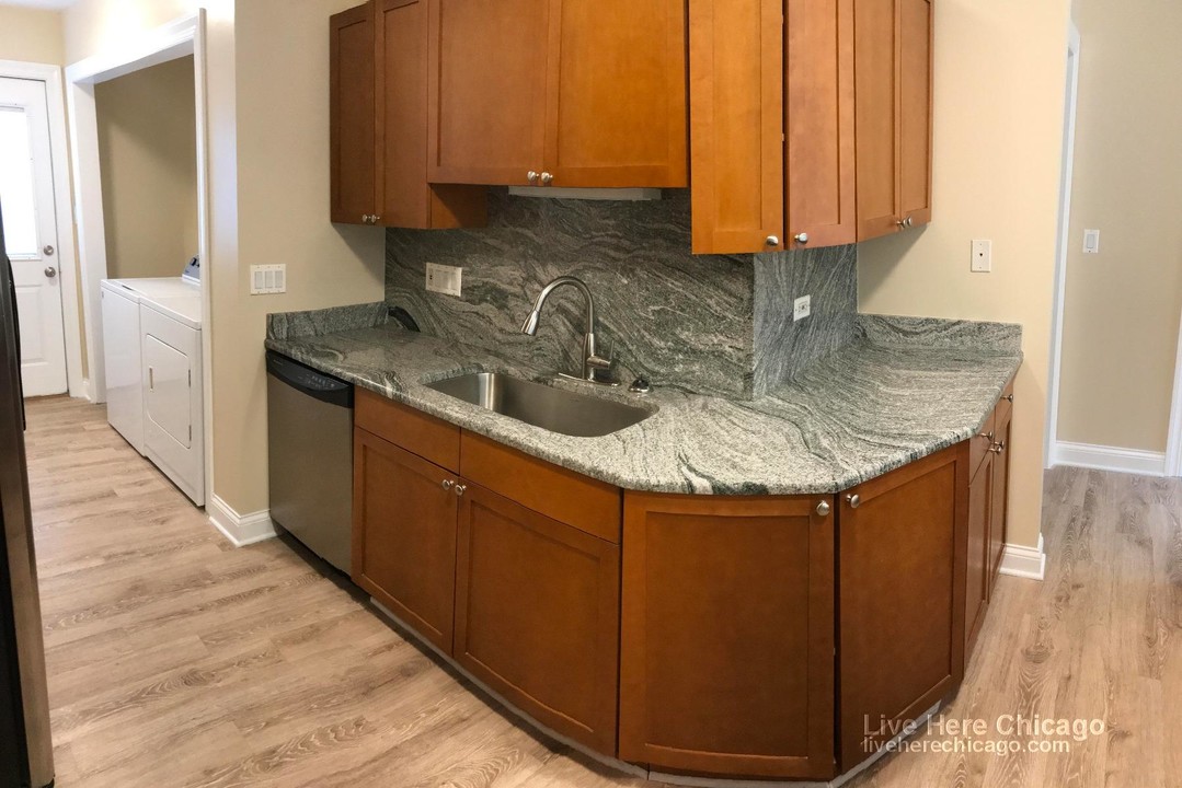 2800 N Lincoln Ave in Chicago, IL - Building Photo