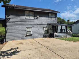 12335 Roy Rd in Pearland, TX - Building Photo