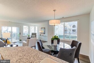 11707 Summerchase Cir in Reston, VA - Building Photo - Building Photo